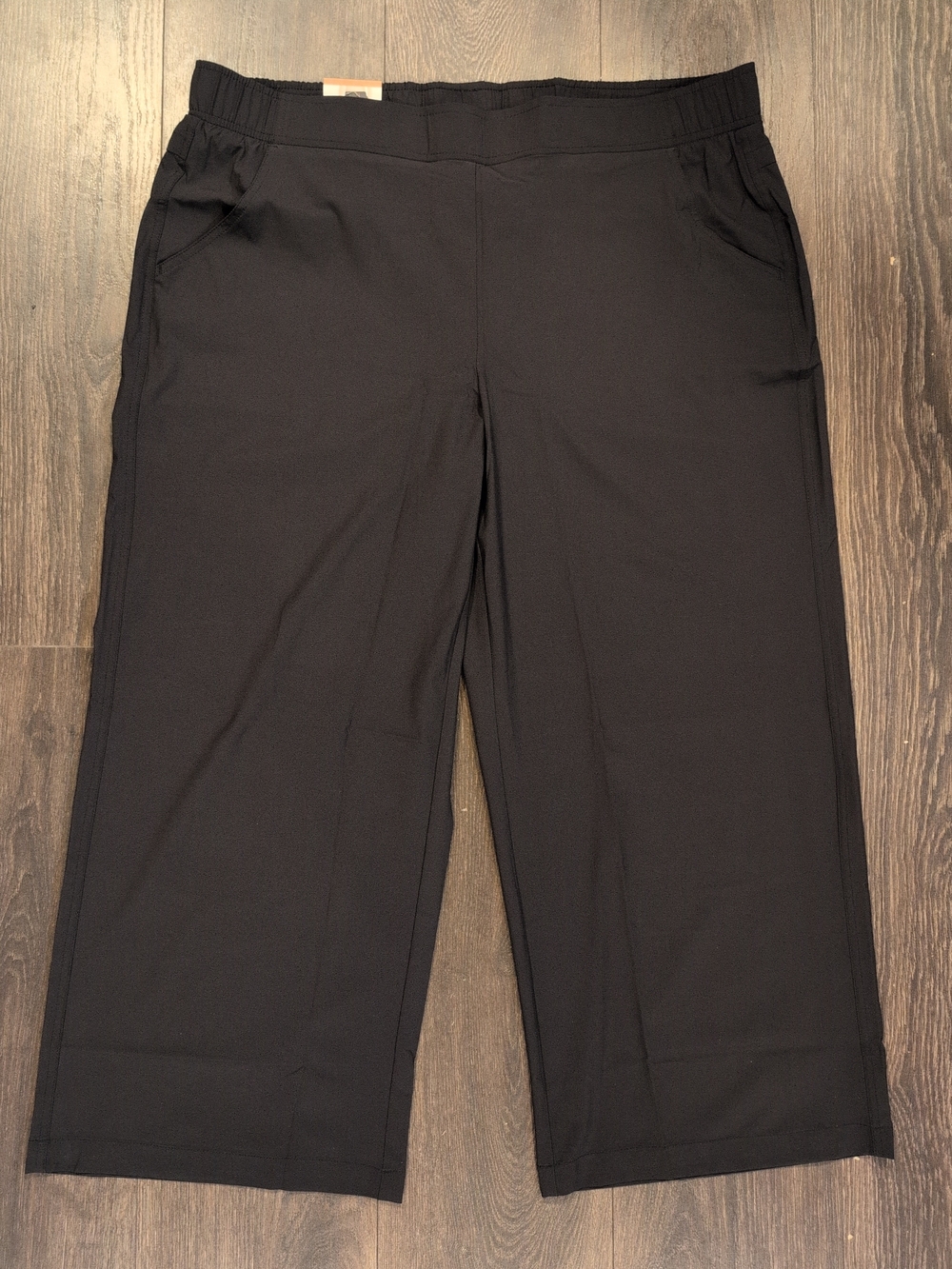 NWT Eddie Bauer Women's Traveler Crop Pant Size XL Black Athletic Hiking Outdoor